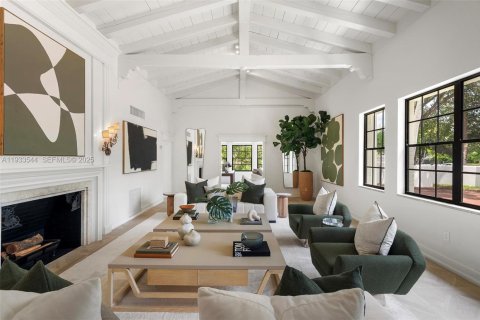 House in Miami Beach, Florida 6 bedrooms, 569.68 sq.m. № 1992479 - photo 4
