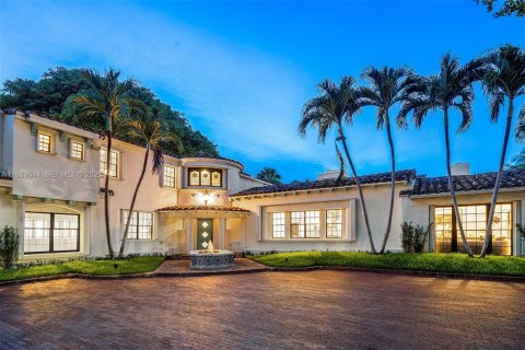 House in Miami Beach, Florida 6 bedrooms, 569.68 sq.m. № 1992479 - photo 9
