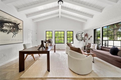 House in Miami Beach, Florida 6 bedrooms, 569.68 sq.m. № 1992479 - photo 5