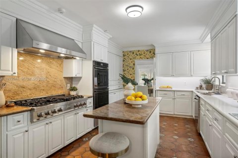 House in Miami Beach, Florida 6 bedrooms, 569.68 sq.m. № 1992479 - photo 28