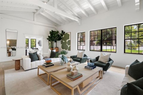 House in Miami Beach, Florida 6 bedrooms, 569.68 sq.m. № 1992479 - photo 16