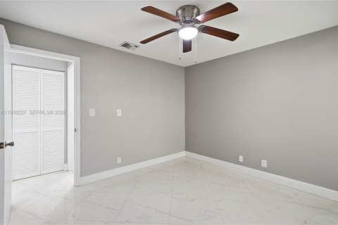 Купить кондоминиум в Пемброк-Пайнс, Флорида 2 спальни, 100.33м2, № 1995953 - фото 11