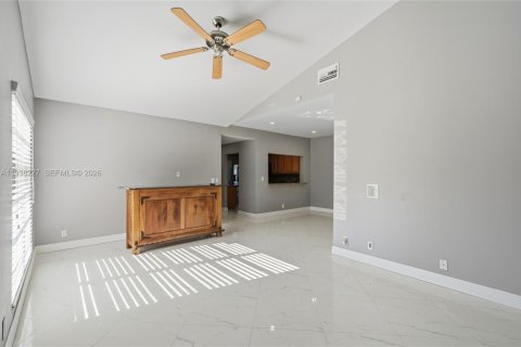 Купить кондоминиум в Пемброк-Пайнс, Флорида 2 спальни, 100.33м2, № 1995953 - фото 7