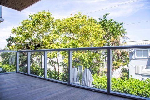 Снять в аренду кондоминиум в Майами, Флорида 4 спальни, 188.03м2, № 1941439 - фото 1