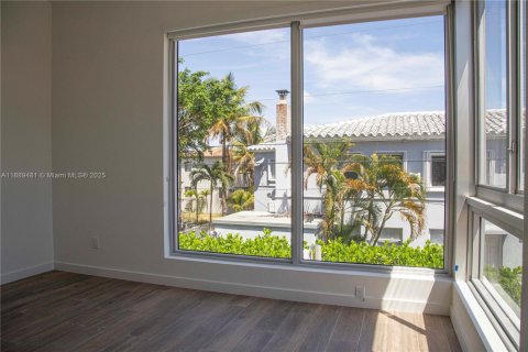 Снять в аренду кондоминиум в Майами, Флорида 4 спальни, 188.03м2, № 1941439 - фото 6