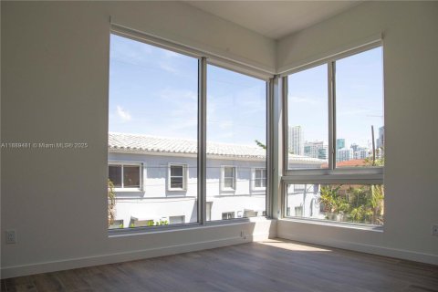 Снять в аренду кондоминиум в Майами, Флорида 4 спальни, 188.03м2, № 1941439 - фото 7