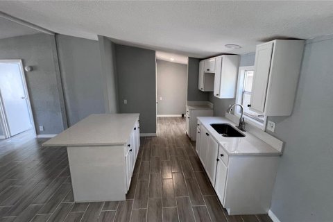 Apartment in Lake Wales, Florida 4 bedrooms, 178.37 sq.m. № 1564174 - photo 4