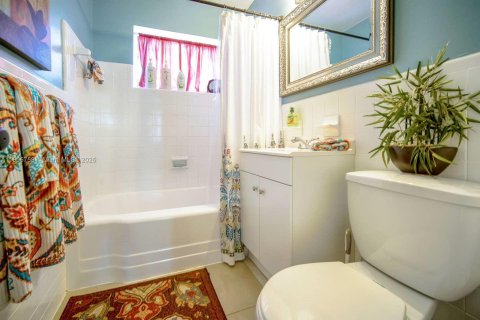 Снять в аренду виллу или дом в Форт-Лодердейл, Флорида 3 спальни, 121.89м2, № 1956405 - фото 4