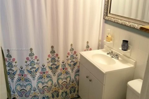 Снять в аренду виллу или дом в Форт-Лодердейл, Флорида 3 спальни, 121.89м2, № 1956405 - фото 3