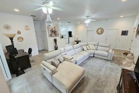 Touwnhouse à vendre à Tampa, Floride: 2 chambres, 129.41 m2 № 1918267 - photo 4