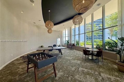 Condo in Miami, Florida, 2 bedrooms  № 2259937 - photo 12