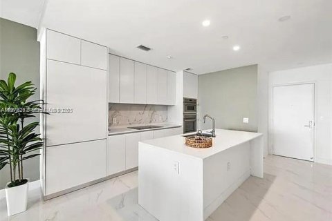 Condo in Miami, Florida, 2 bedrooms  № 2259937 - photo 20