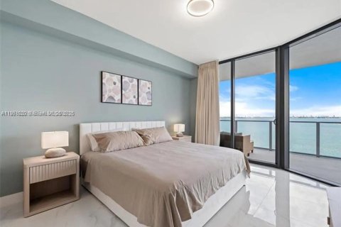 Condo in Miami, Florida, 2 bedrooms  № 2259937 - photo 6