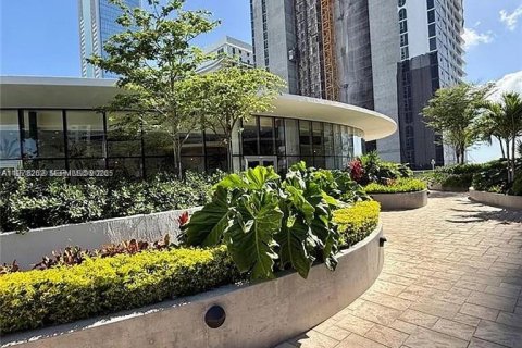 Condo in Miami, Florida, 2 bedrooms  № 2259937 - photo 14