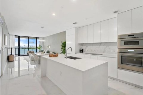 Condo in Miami, Florida, 2 bedrooms  № 2259937
