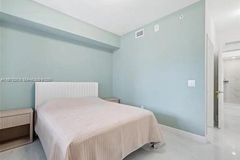 Condo in Miami, Florida, 2 bedrooms  № 2259937 - photo 11