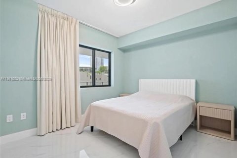 Condo in Miami, Florida, 2 bedrooms  № 2259937 - photo 10