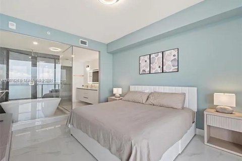 Condo in Miami, Florida, 2 bedrooms  № 2259937 - photo 8