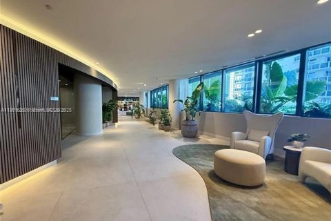 Condo in Miami, Florida, 2 bedrooms  № 2259937 - photo 15