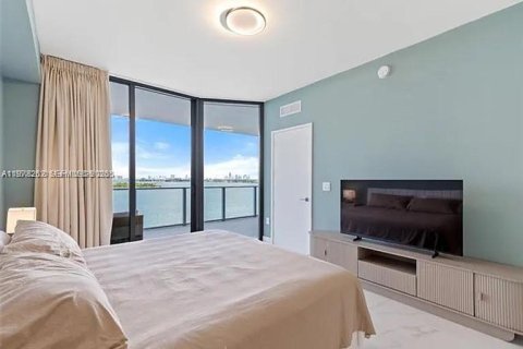 Condo in Miami, Florida, 2 bedrooms  № 2259937 - photo 7