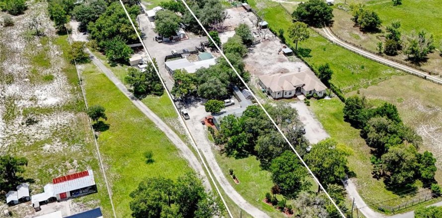 Casa en Chuluota, Florida 7 dormitorios, 504.65 m2 № 2107735