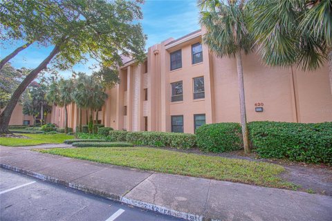 Condo in Altamonte Springs, Florida, 2 bedrooms  № 1716986 - photo 1