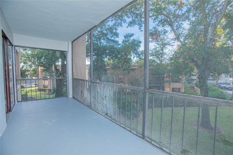 Condo in Altamonte Springs, Florida, 2 bedrooms  № 1716986 - photo 27