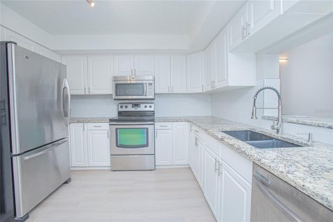 Condo in Altamonte Springs, Florida, 2 bedrooms  № 1716986 - photo 10