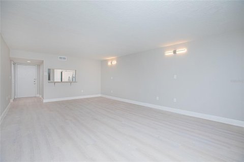 Condo in Altamonte Springs, Florida, 2 bedrooms  № 1716986 - photo 7