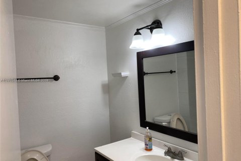 Condominio en venta en Doral, Florida, 2 dormitorios, 98.48 m2 № 1868409 - foto 3