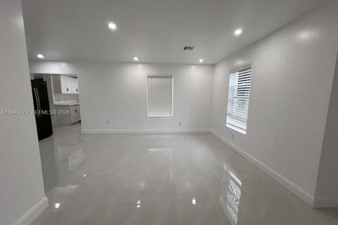 Villa ou maison à louer à Fort Lauderdale, Floride: 3 chambres, 108.6 m2 № 2001507 - photo 3