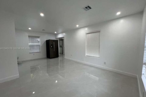 Villa ou maison à louer à Fort Lauderdale, Floride: 3 chambres, 108.6 m2 № 2001507 - photo 4