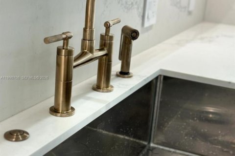 Condominio en alquiler en Key Biscayne, Florida, 2 dormitorios, 191.38 m2 № 2060928 - foto 12