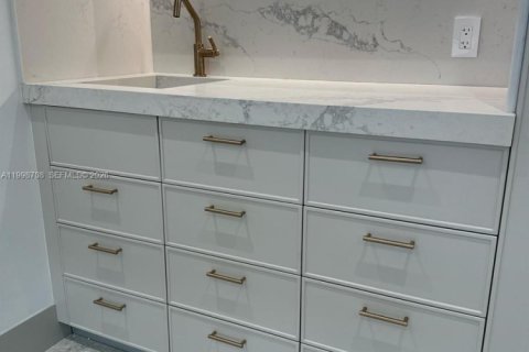 Condominio en alquiler en Key Biscayne, Florida, 2 dormitorios, 191.38 m2 № 2060928 - foto 11