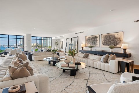 Condo in Miami Beach, Florida, 6 bedrooms № 1991343 - photo 21