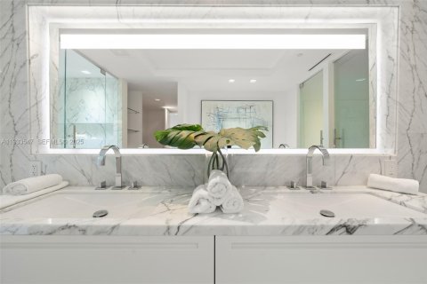 Condo in Miami Beach, Florida, 6 bedrooms № 1991343 - photo 16