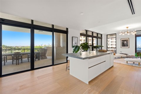 Condo in Miami Beach, Florida, 6 bedrooms № 1991343 - photo 10