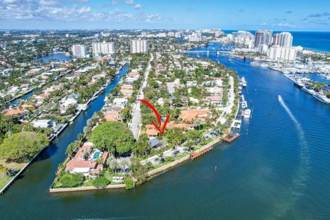 House in Fort Lauderdale, Florida 5 bedrooms, 712.19 sq.m. № 2185158