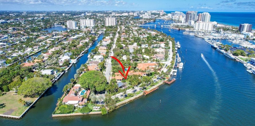 House in Fort Lauderdale, Florida 5 bedrooms, 712.19 sq.m. № 2185158