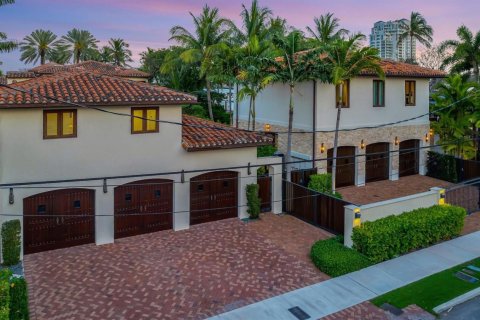 House in Fort Lauderdale, Florida 5 bedrooms, 712.19 sq.m. № 2185158 - photo 12