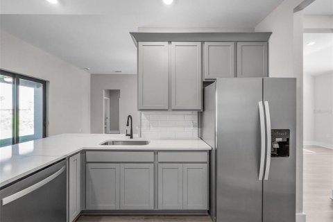 House in Port Charlotte, Florida 4 bedrooms, 183.95 sq.m. № 1425863 - photo 11