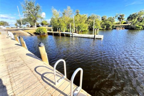 House in Port Charlotte, Florida 4 bedrooms, 183.95 sq.m. № 1425863 - photo 17