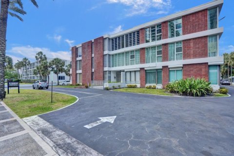 Condo in Bal Harbour, Florida, 2 bedrooms  № 1151518 - photo 1