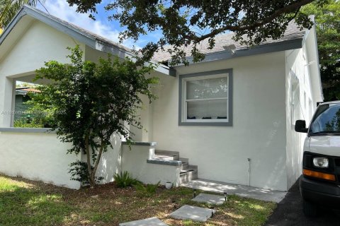 Снять в аренду коммерческую недвижимость в Майами, Флорида № 1933958 - фото 24