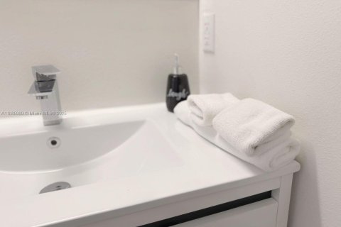 Снять в аренду коммерческую недвижимость в Майами, Флорида № 1933958 - фото 19