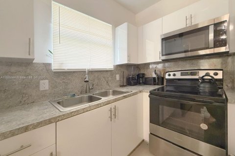 Снять в аренду коммерческую недвижимость в Майами, Флорида № 1933958 - фото 8