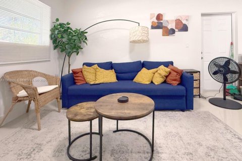 Снять в аренду коммерческую недвижимость в Майами, Флорида № 1933958 - фото 2