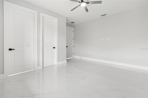 House in Cape Coral, Florida 3 bedrooms, 220.74 sq.m. № 1565807 - photo 24