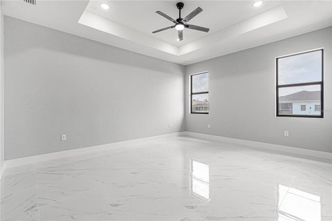 House in Cape Coral, Florida 3 bedrooms, 220.74 sq.m. № 1565807 - photo 14
