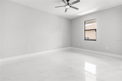 House in Cape Coral, Florida 3 bedrooms, 220.74 sq.m. № 1565807 - photo 22